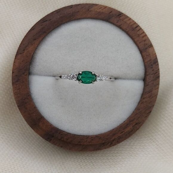 925 Sterling Silver Green Oval CZ ring - Picture 1 of 10